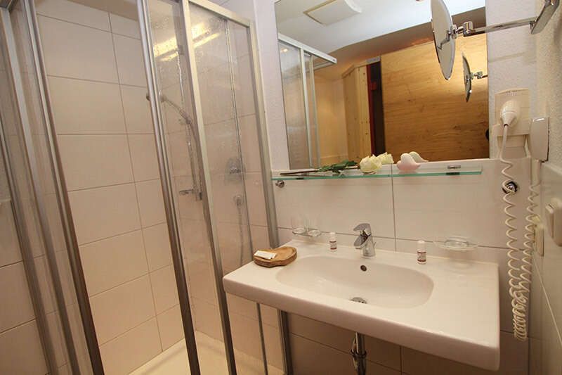 Badezimmer im Appartement Sattelkopf im Alpenhof Fiss